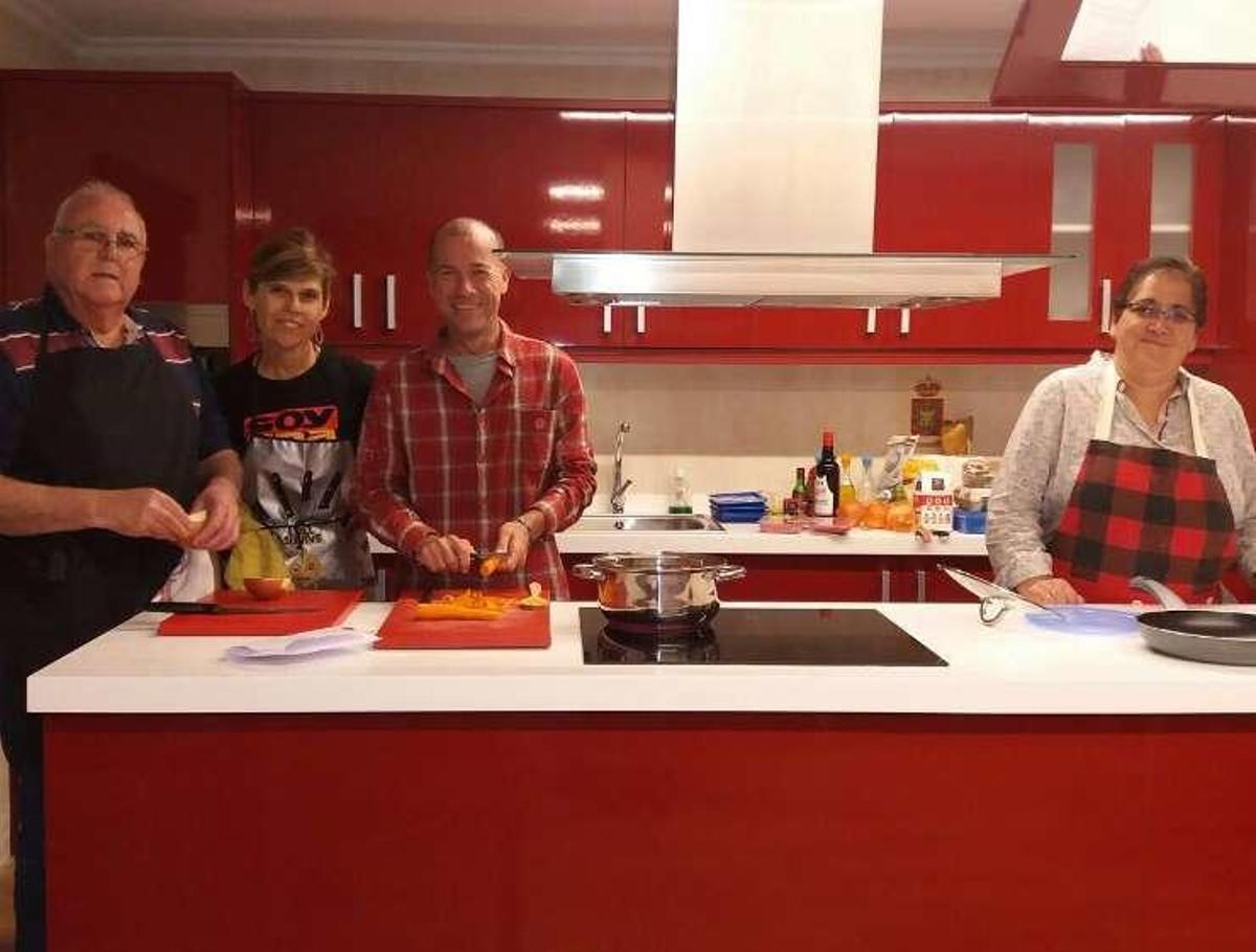 Los hombres de la zona rural son mayoría en los cursos de cocina cotidiana de El Regueral