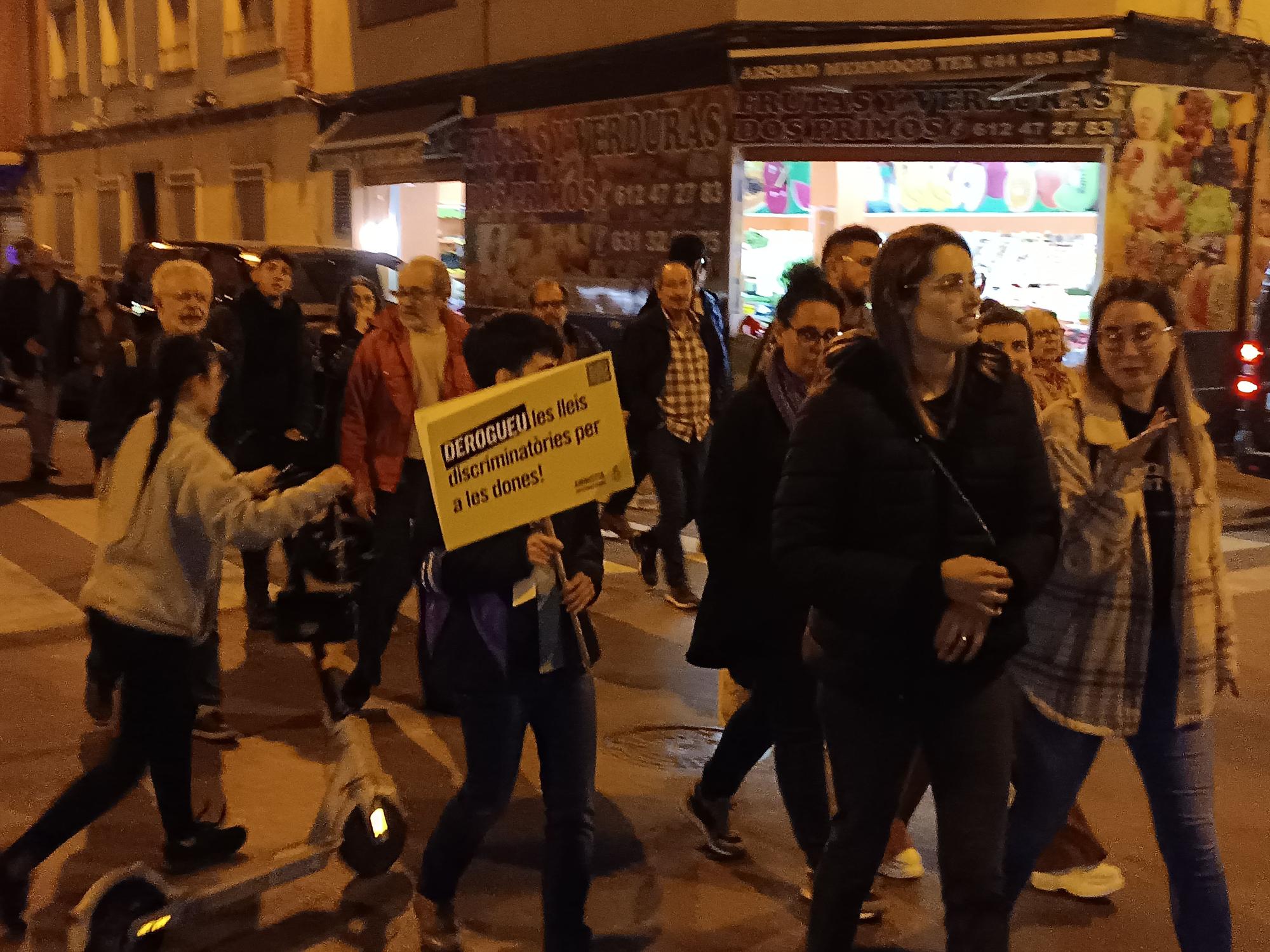 Una manifestación clama en Alzira contra la violencia machista