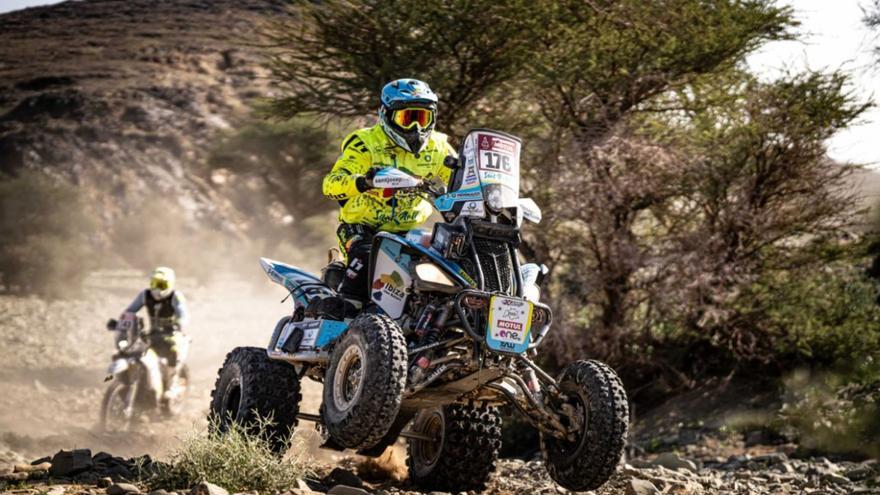 Toni Vingut pilota su quad durante la etapa de ayer en el Rally Dakar. | INGIN