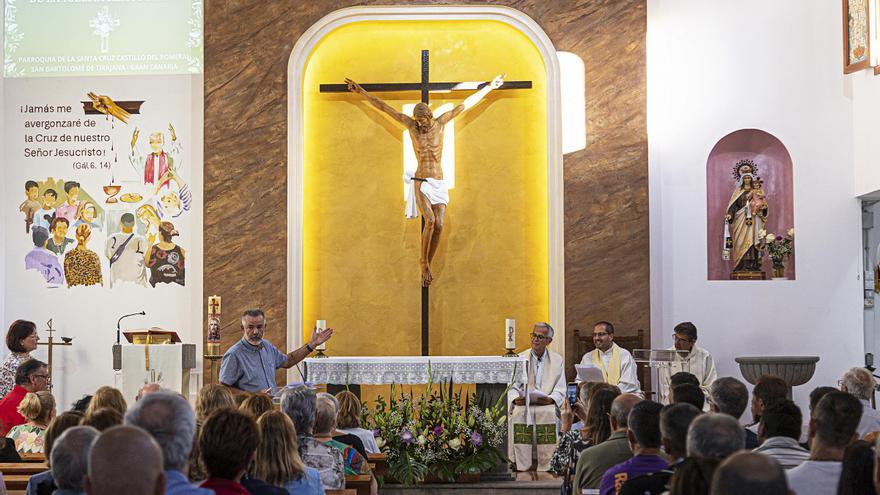 Castillo del Romeral reinaugura la parroquia de la Santa Cruz tras las obras de remodelación