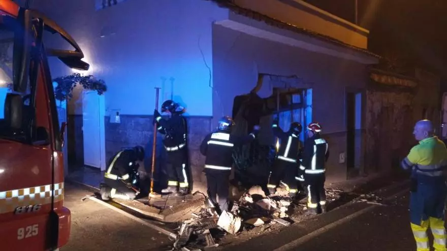 Un camión se estampa contra una casa en Marzagán