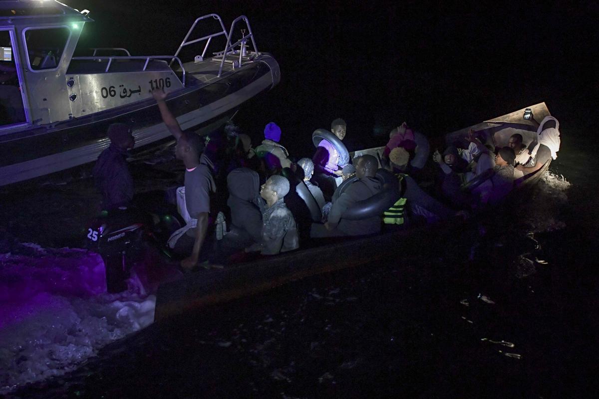 Rescate de migrantes subsaharianos frente a las costas de Sfax (Túnez)