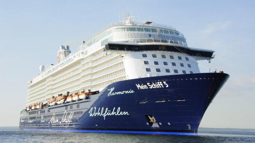 Die &quot;Mein Schiff 5&quot; vor Mallorca.