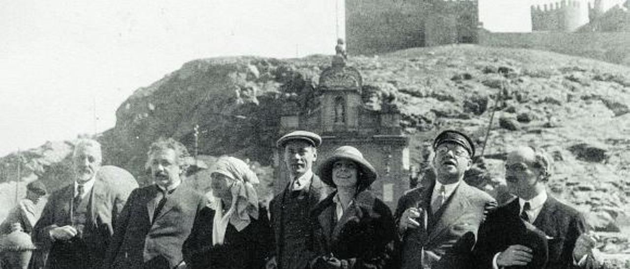 Albert Einstein, María Luisa Caturla y José Ortega y Gasset, 
entre otros, en Toledo, 1923.  Archivo de la Fundación José Ortega y Gasset-Gregorio Marañón