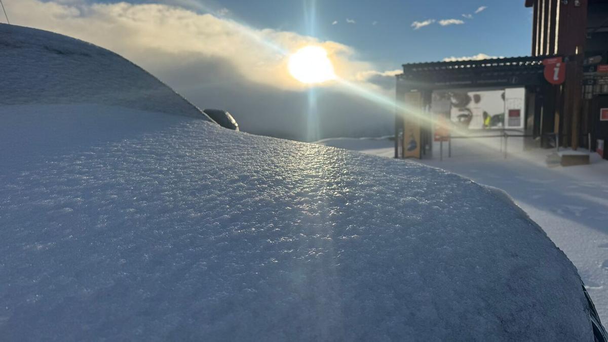 Así está el Teide nevado tras la borrasca Emilia.