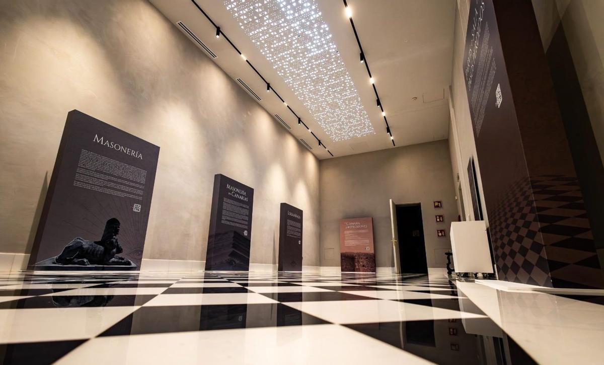 El alcalde de Santa Cruz, José Manuel Bermúdez, durante la inauguración del Templo Masónico el pasado 27 de octubre. |