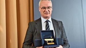 Claudio Ranieri recoge un premio en Florencia, en marzo.