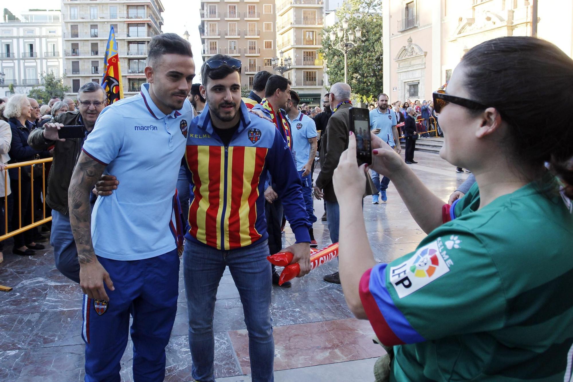 Rememora anteriores ascensos del Levante con imágenes ya históricas