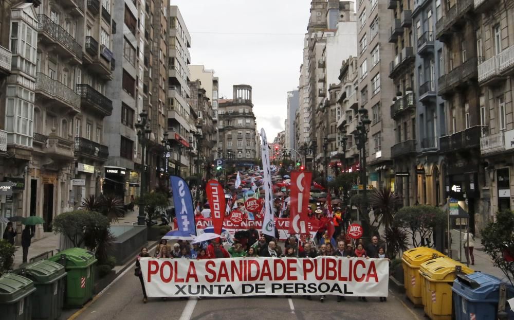 Miles de manifestantes piden una sanidad pública de calidad // Alba Villar