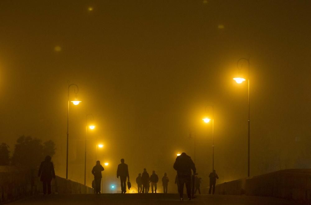 El último día de enero amaneció "londinense". La niebla en cubrió Valencia convirtiendo el paisaje ciudadano habitual en algo completamente nuevo para el viandante.