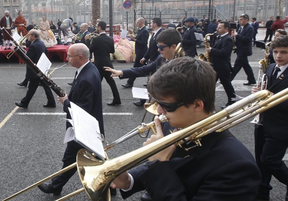 Entrada de bandas de música en el centro de Valencia