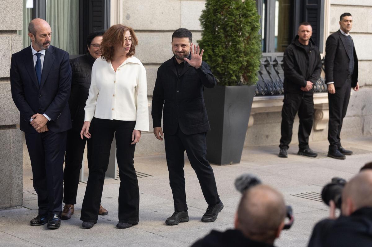 Voldimir Zelenski, junto a Francina Armengol y Pedro Rollán.