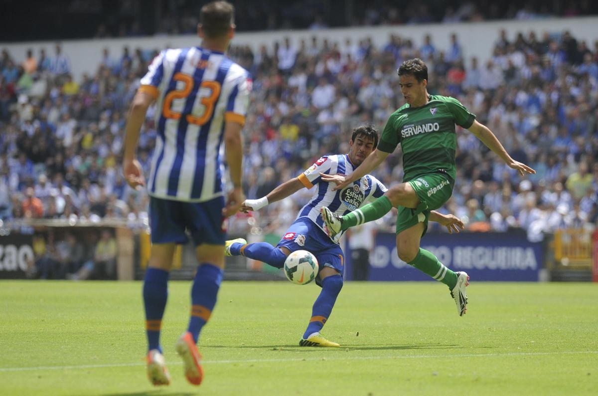 Un lance entre el Dépor y el Eibar en 2014.