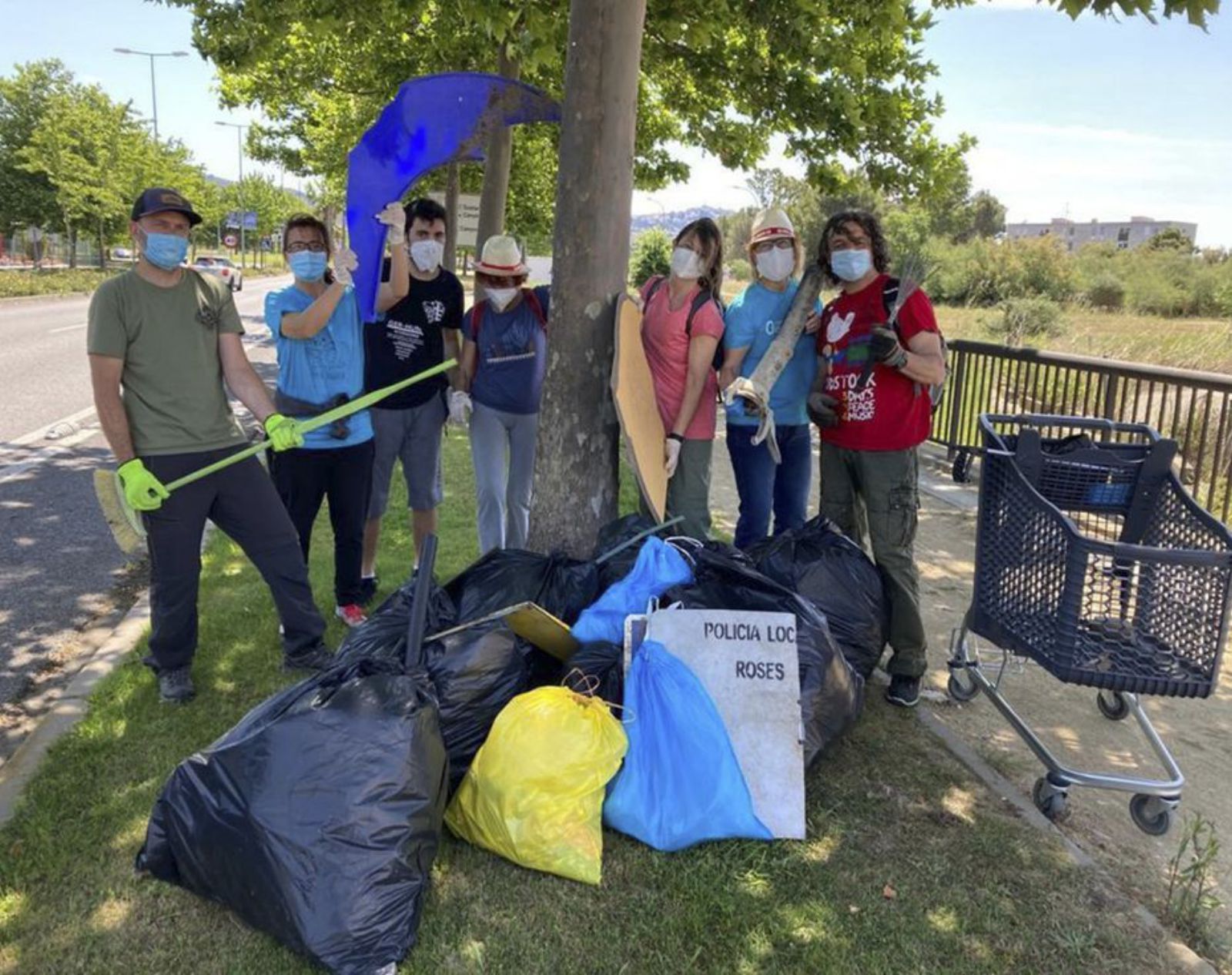 La primera acció de neteja del grup, a Roses