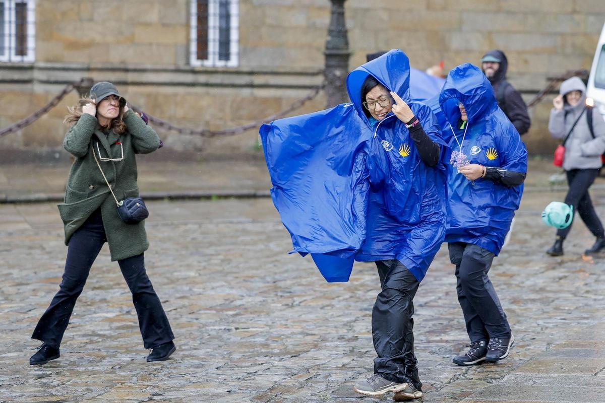 En Santiago el viento y las lluvias intensas protagonizaron la jornada de este sábado