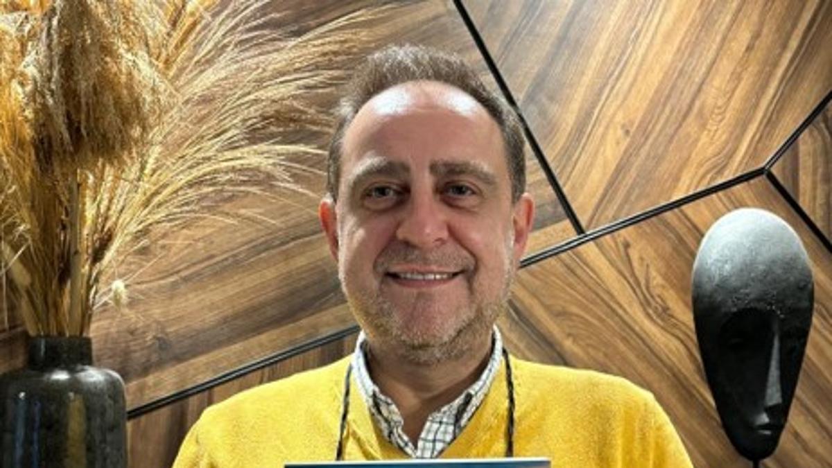 Gaspar González, autor de la publicación