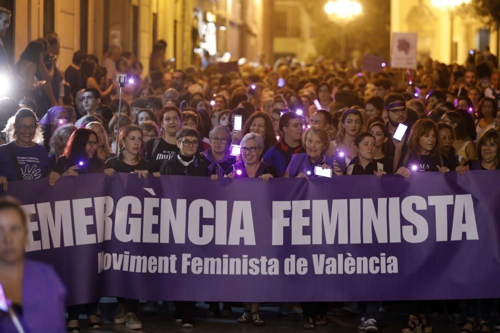 Manifestación en València por la emergencia feminista contra el maltrato