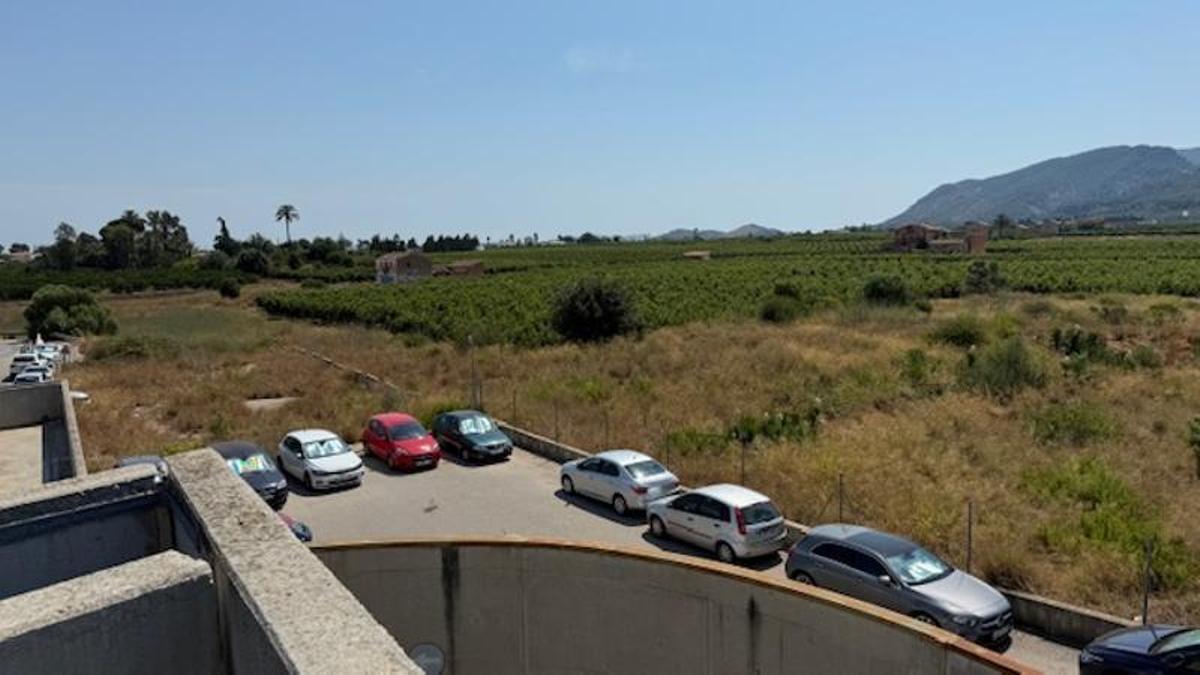 Terrenos sobre los que se proyectará la ampliación del aparcamiento.