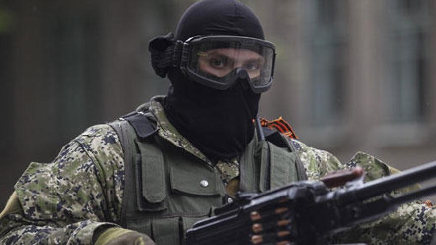 Un prorruso, en las cercanías de Slaviansk.