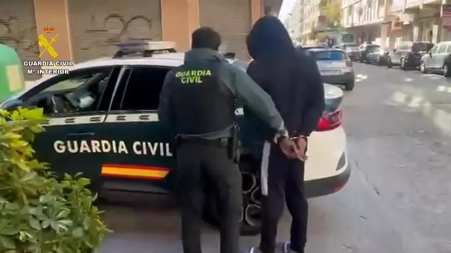 La Guardia Civil desarticula una organización dedicada a la trata de personas con fines de explotación sexual en Torrevieja