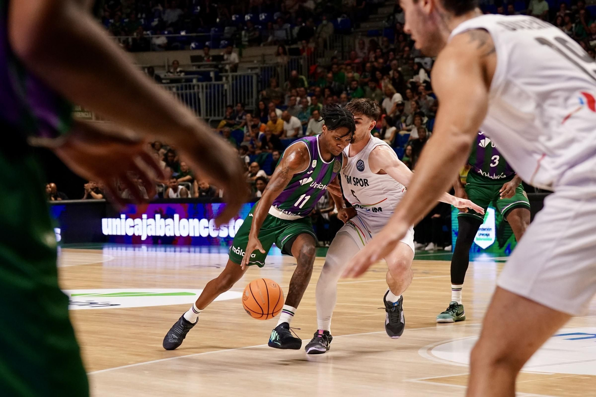 Partido disputado entre el Unicaja y el Aliaga Petkimspor de la BCL