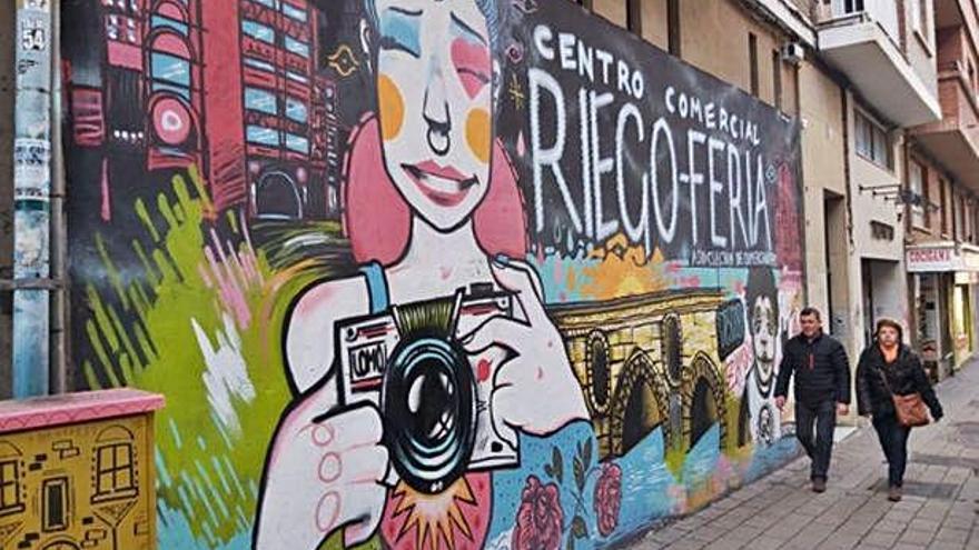 Mural pintado en la zona comercial Riego-Feria, en el centro de la ciudad.