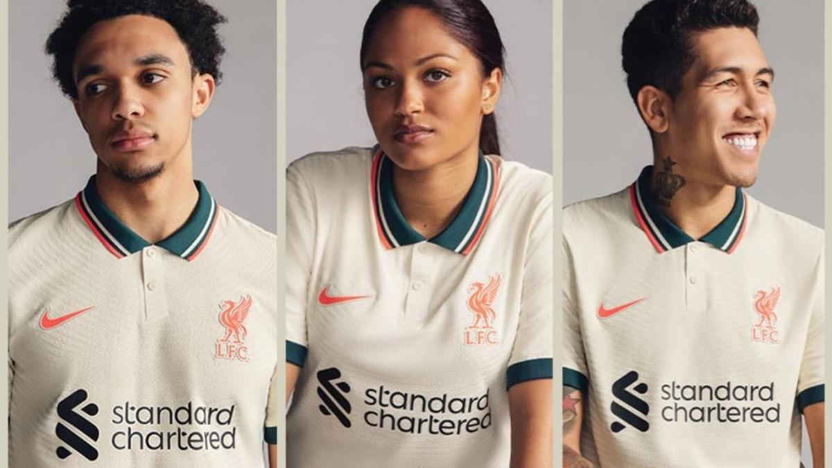 Jugadores con la camiseta del Liverpool