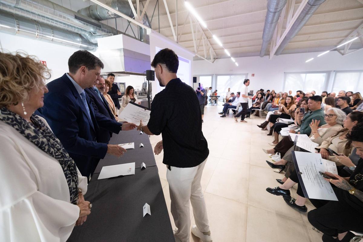 Todas las imágenes de la entrega de diplomas de fin de curso en la Escuela de Hosteleria