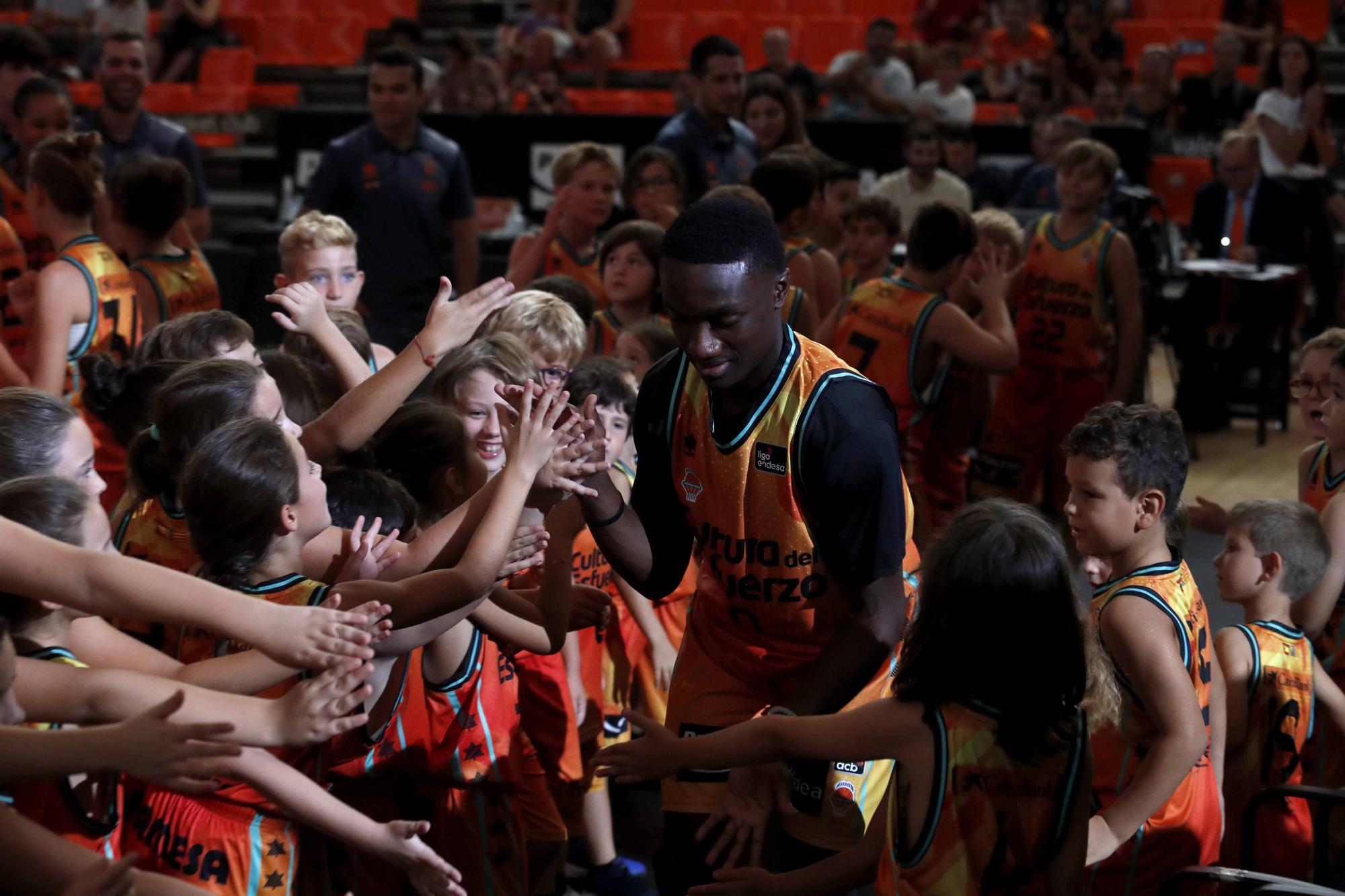 Presentación del Valencia Basket en La Fonteta