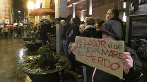 Un moment de la concentració de divendres passat per rebutjar les dues agressions sexuals a Sant Joan de les Abadesses