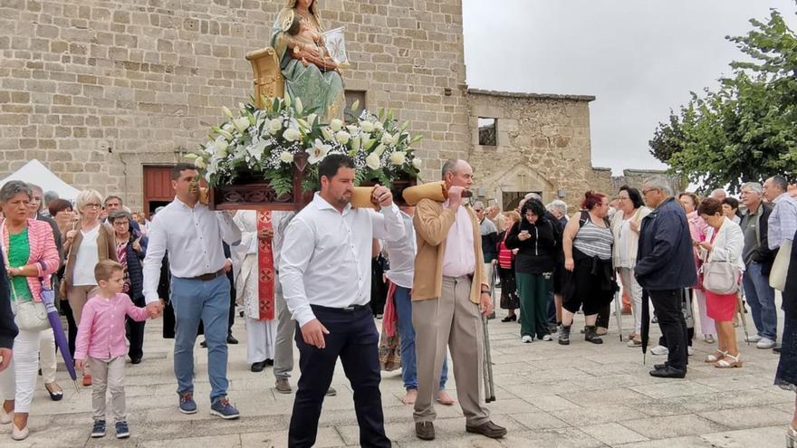 La Virgen de la Bandera reina en las calles de Fermoselle