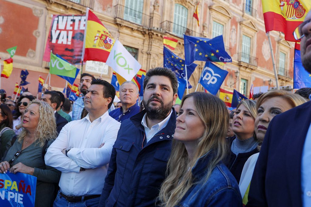 Todas la imágenes de la manifestación del PP contra la amnistía en Murcia