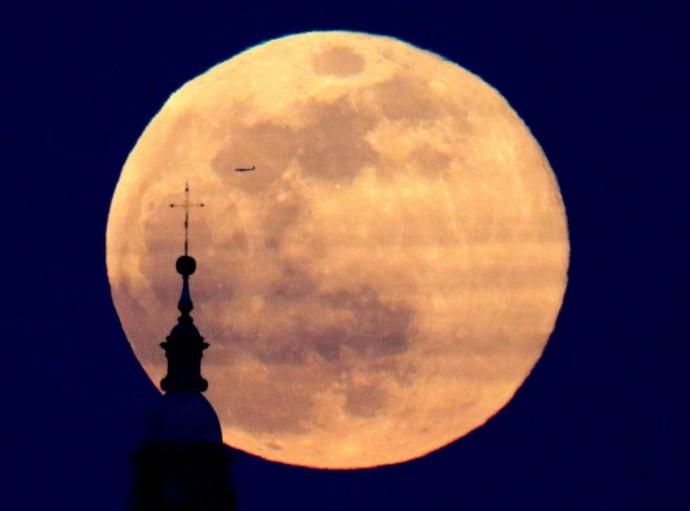 SUPERLUNA SOBRE SANTIAGO DE COMPOSTELA