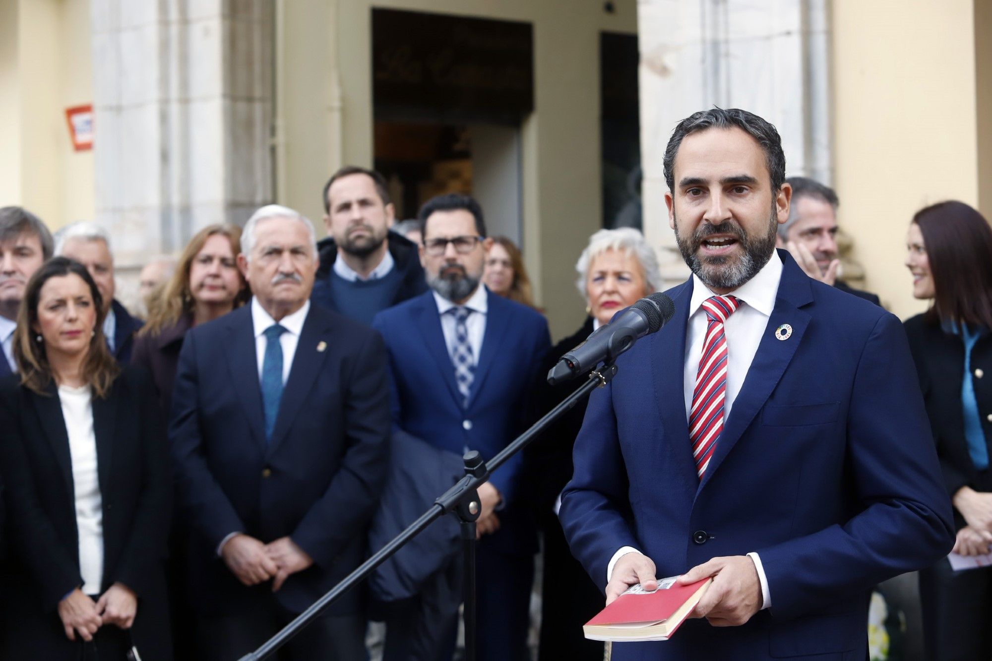 Málaga celebra el 44 aniversario de la Carta Magna con el izado de la bandera en la plaza de la Constitución