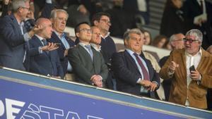 Laporta, en el palco del RCDE Stadium durante el derbi barcelonés ante el Espanyol.