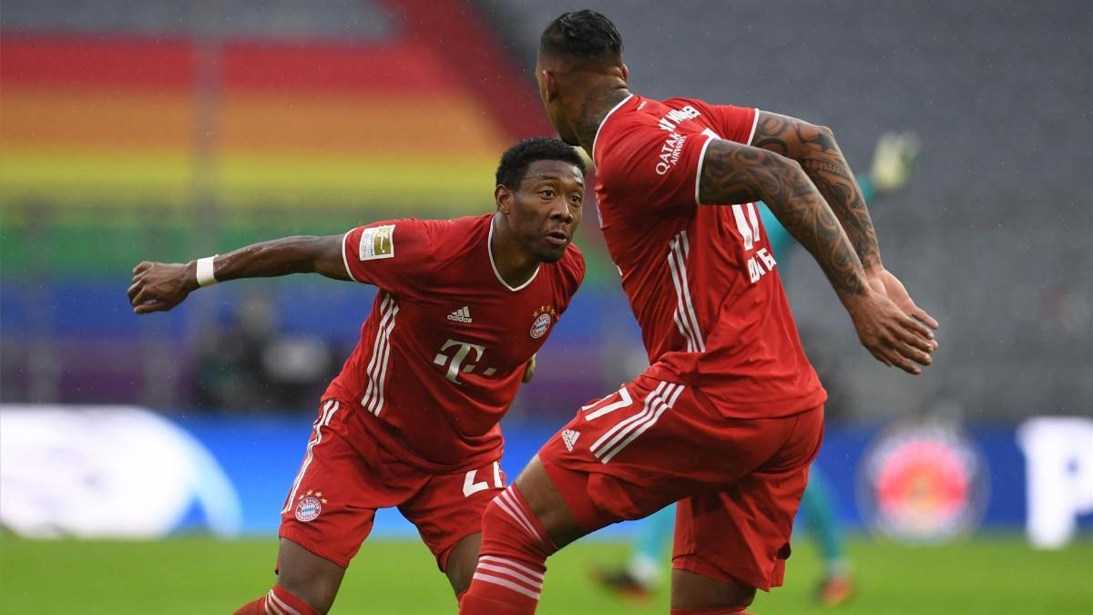 Boateng celebrando un gol con Alaba