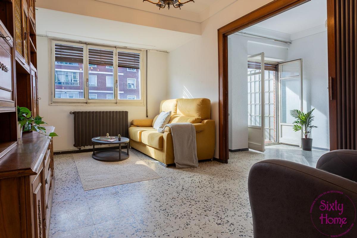 Salón de la casa a la venta en Zaragoza por 182.000 euros