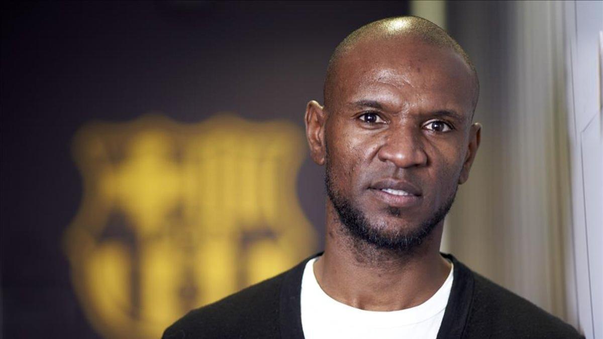 A Abidal le toca buscar soluciones