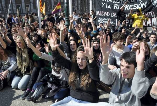 Imágenes de la jornada de huelga estudiantil en Zaragoza