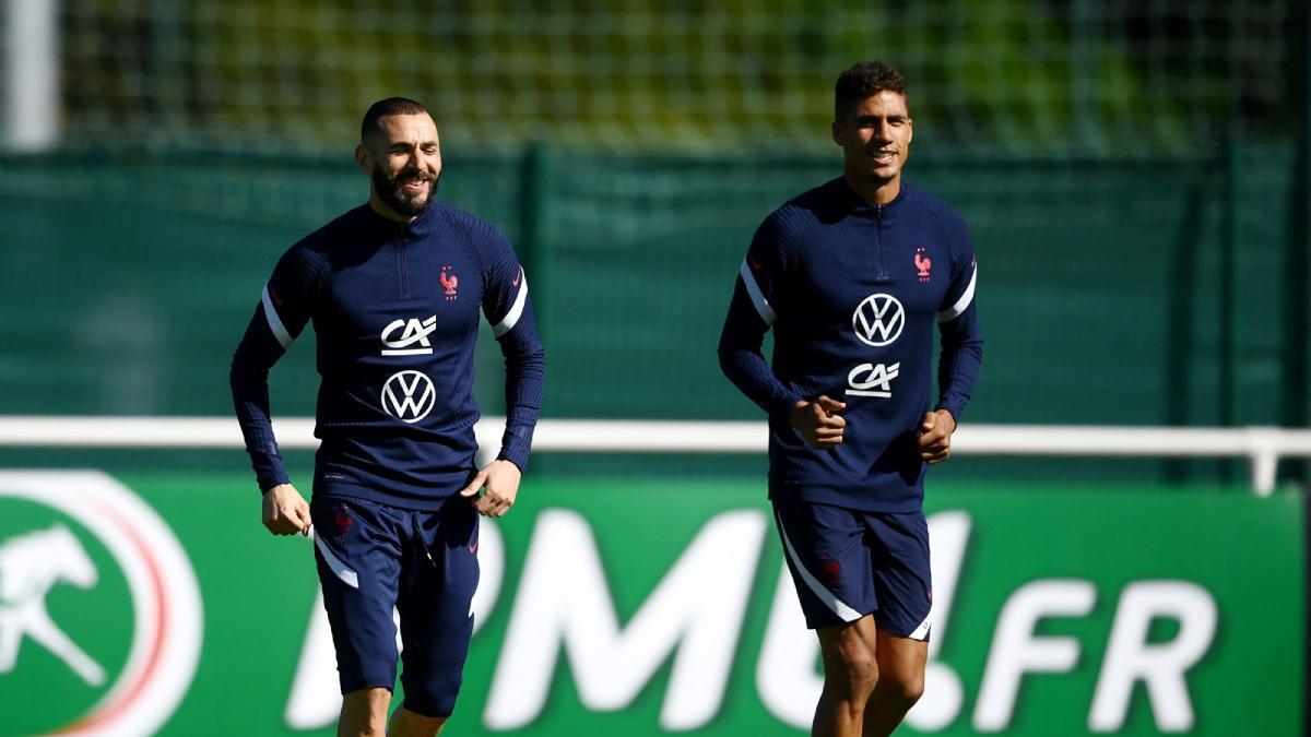 Raphael Varane está jugando la Eurocopa con Francia a la espera de resolver su futuro