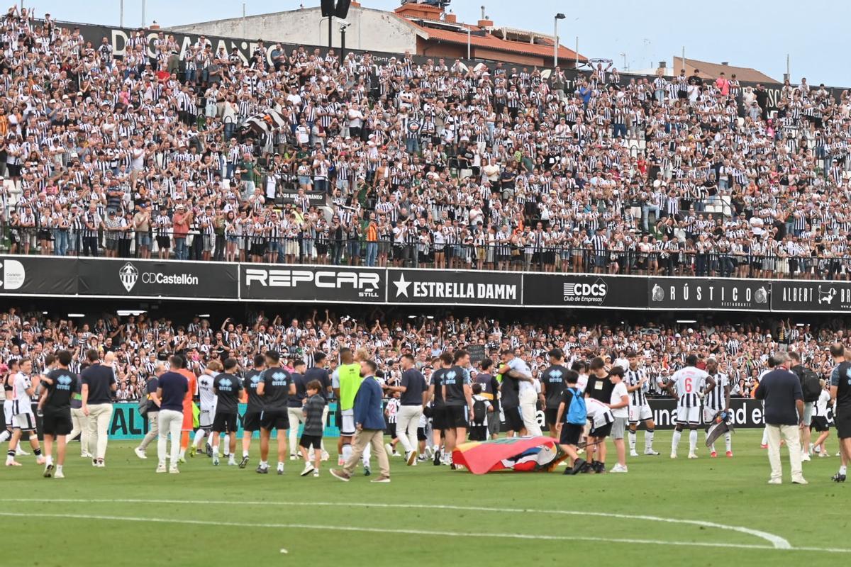 Alegría en el SkyFi Castalia tras la victoria.