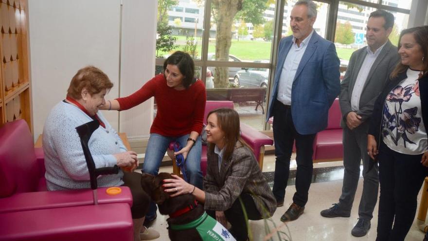 La conselleira de Política Social, Fabiola García, visitó esta mañana el centro de la tercera edad