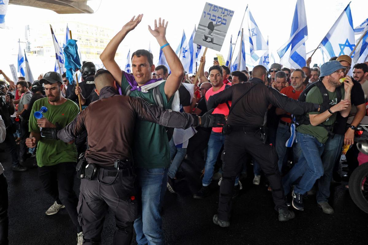 Manifestaciones en Tel Aviv contra las controvertidas reformas legales que promociona el gobierno de extrema derecha del país