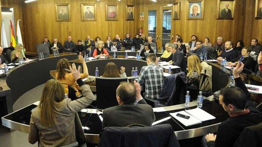 El pleno contó con la asistencia de público, entre ellos cargos y simpatizantes de los grupos de la oposición. // Bernabé/Javier Lalín