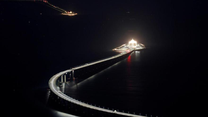 China inaugura el puente marítimo más largo del mundo