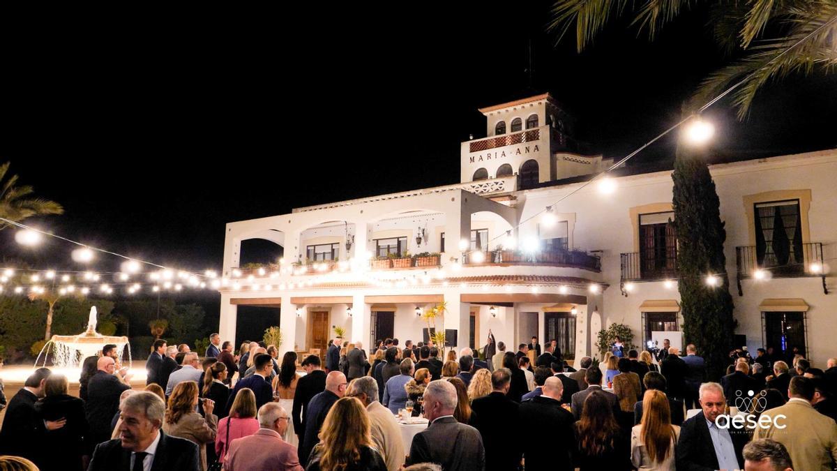 El evento de AESEC tuvo lugar en la imponente Finca María Ana de Elche.