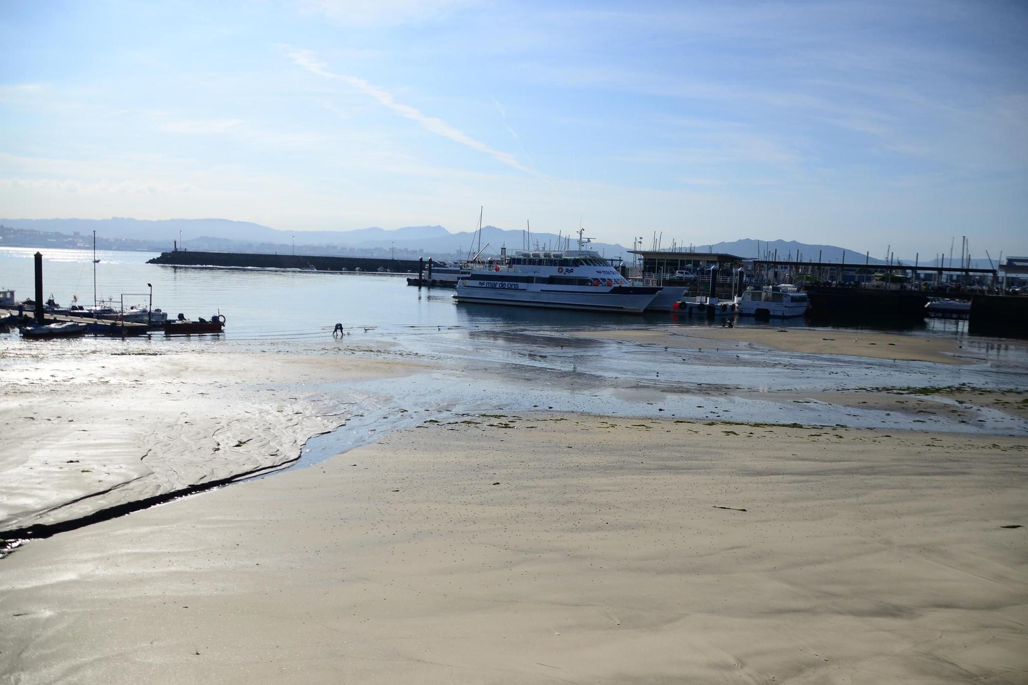 La 'luna del cazador' vara barcos en Cangas