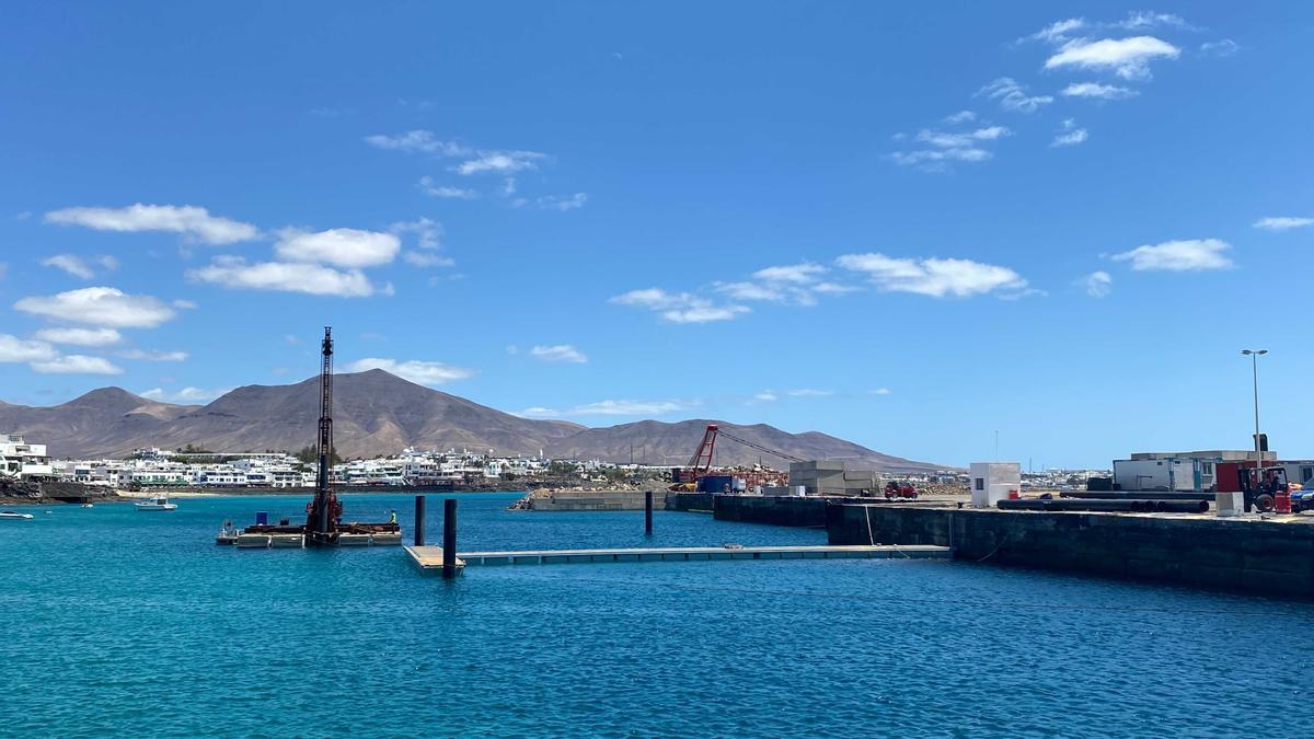 Pantalanes del muelle pesquero de Playa Blanca.