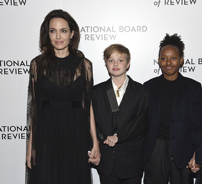 Angelina Jolie, Shiloh y Zahara en la National Board Review Gala