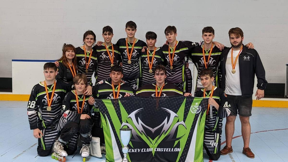 El juvenil del Hockey Castellón, campeón de España se proclama campeón de España en Lugo.